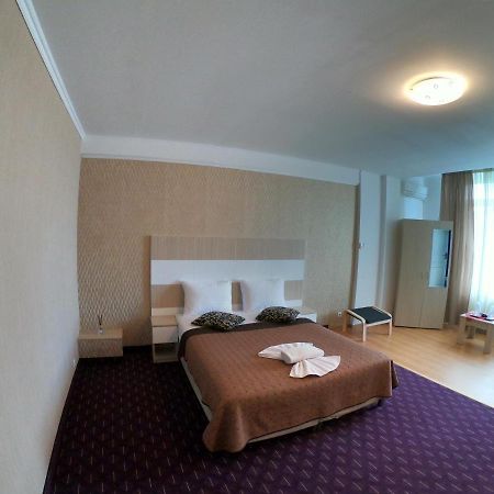 Hotel Mon Caprice บูคาเรสต์ ภายนอก รูปภาพ