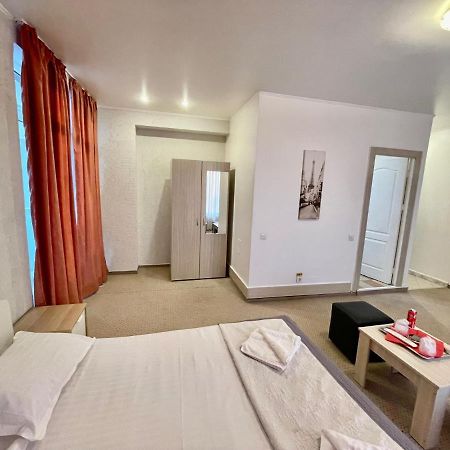 Hotel Mon Caprice บูคาเรสต์ ภายนอก รูปภาพ