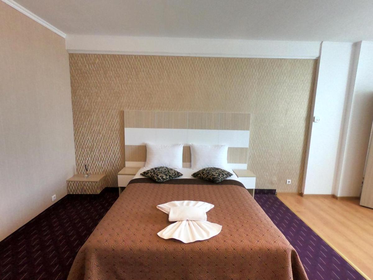 Hotel Mon Caprice บูคาเรสต์ ภายนอก รูปภาพ