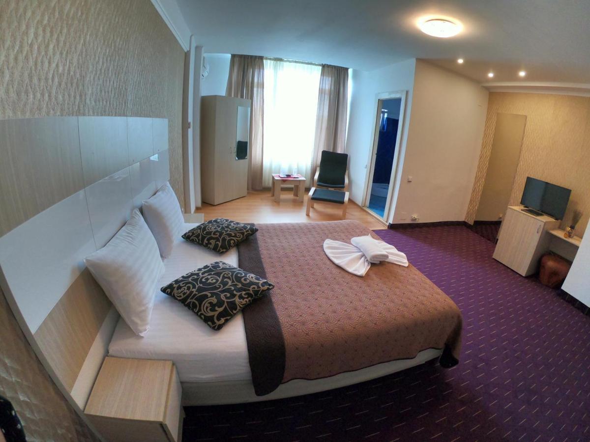 Hotel Mon Caprice บูคาเรสต์ ภายนอก รูปภาพ