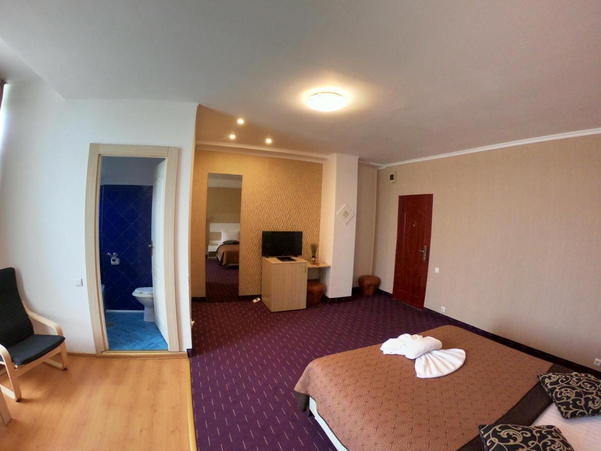 Hotel Mon Caprice บูคาเรสต์ ภายนอก รูปภาพ