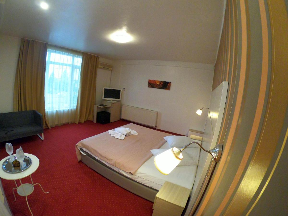 Hotel Mon Caprice บูคาเรสต์ ภายนอก รูปภาพ