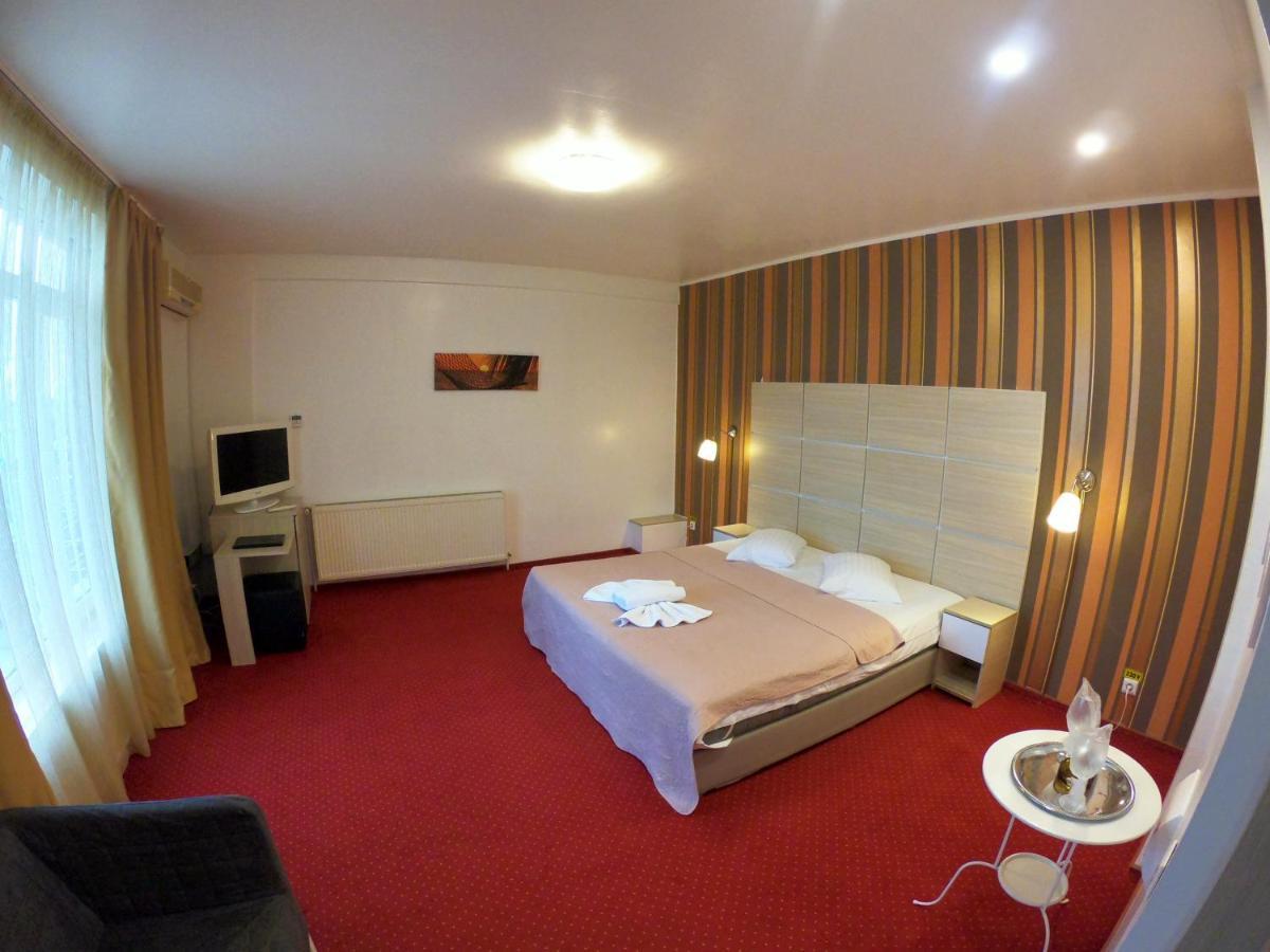 Hotel Mon Caprice บูคาเรสต์ ภายนอก รูปภาพ