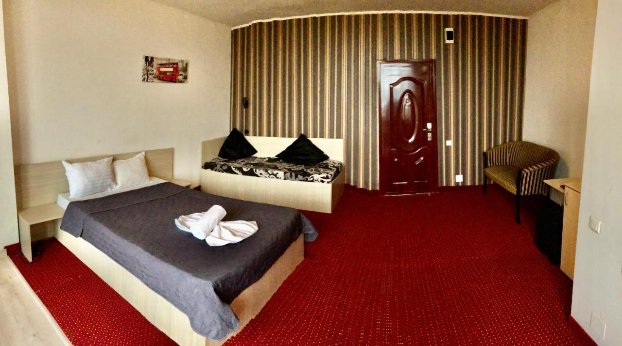 Hotel Mon Caprice บูคาเรสต์ ภายนอก รูปภาพ
