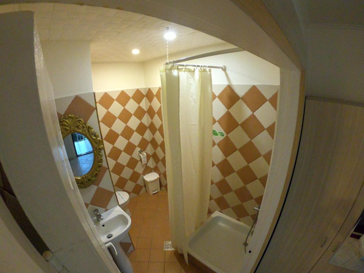 Hotel Mon Caprice บูคาเรสต์ ภายนอก รูปภาพ