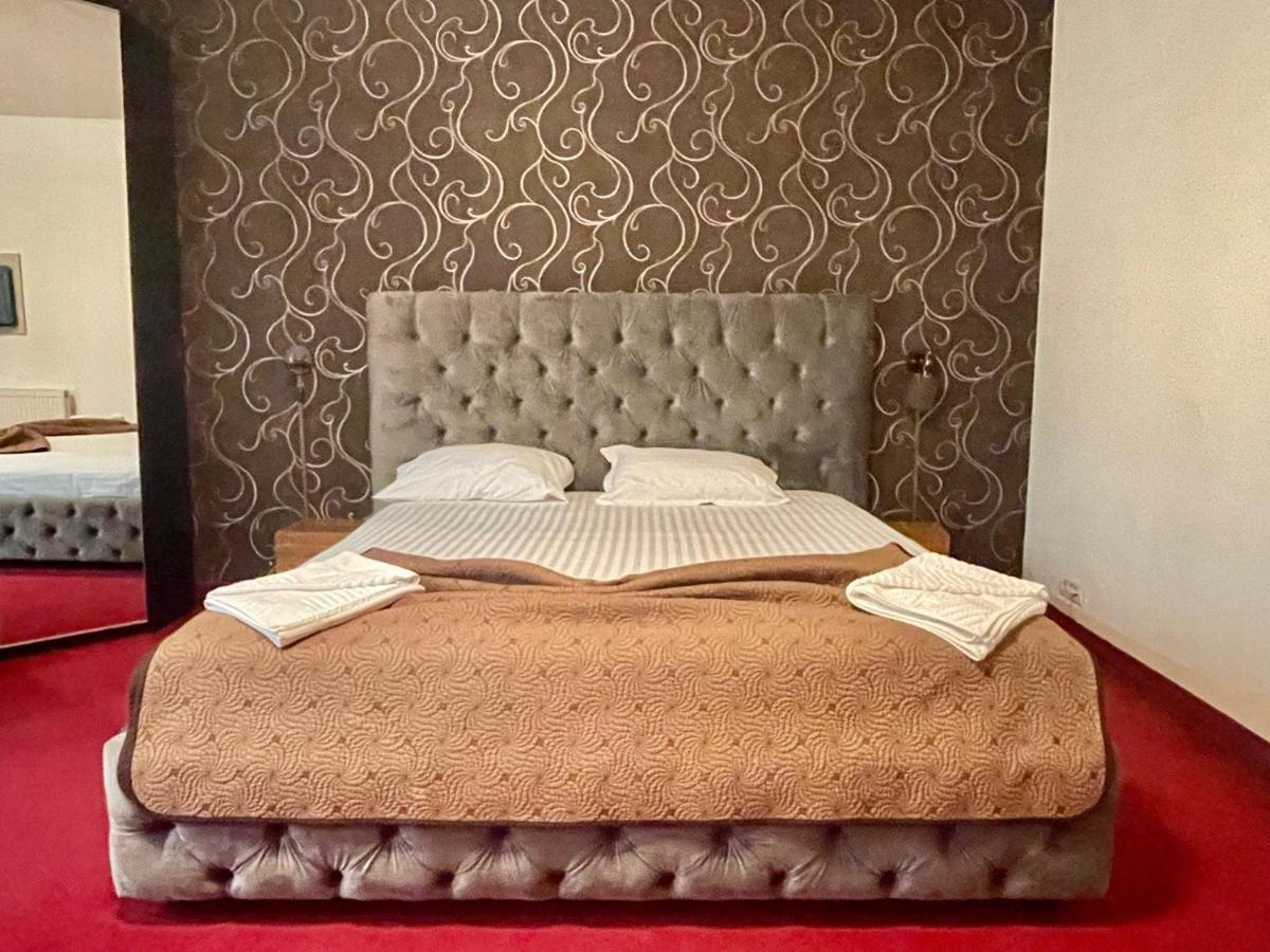 Hotel Mon Caprice บูคาเรสต์ ภายนอก รูปภาพ
