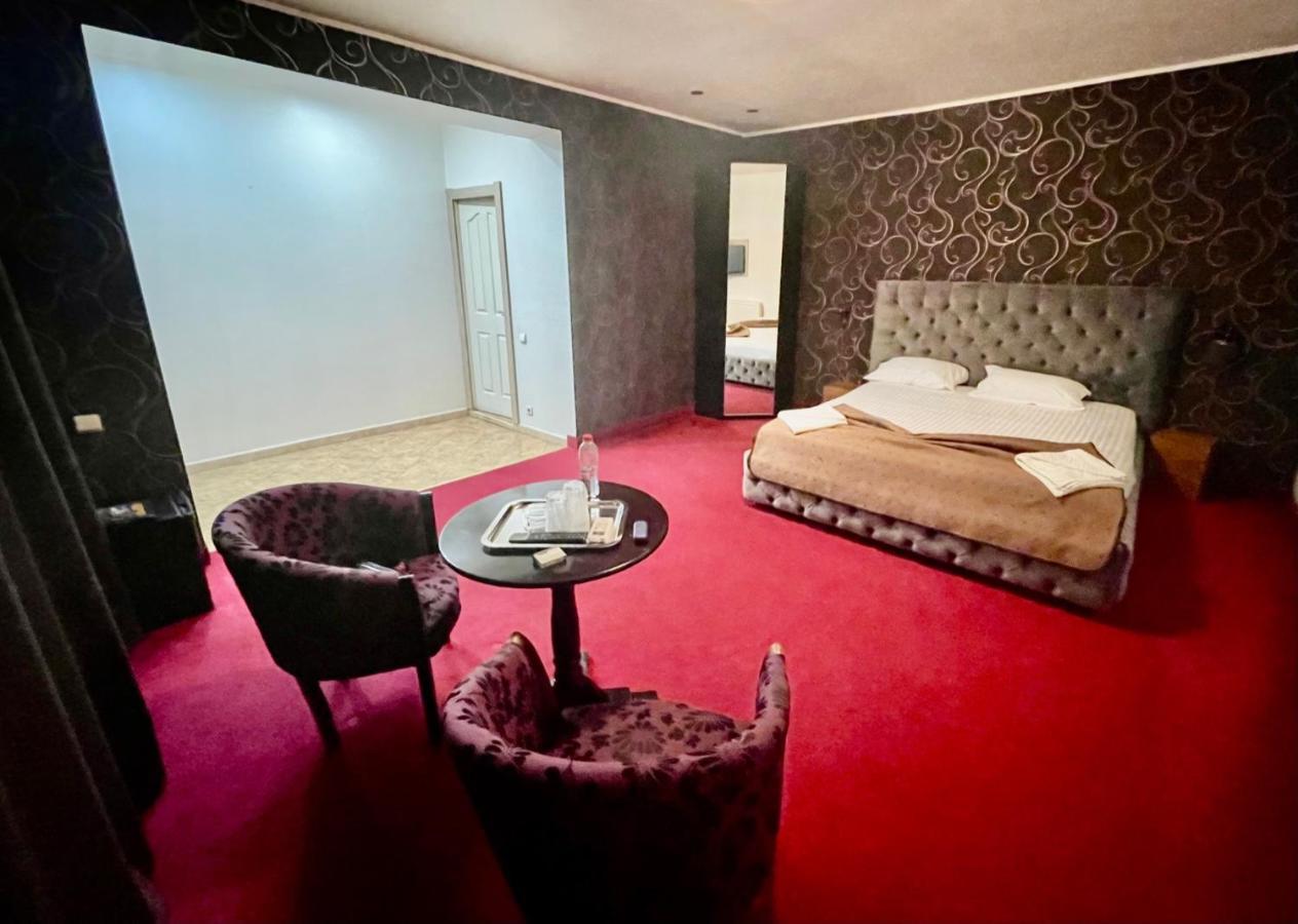 Hotel Mon Caprice บูคาเรสต์ ภายนอก รูปภาพ