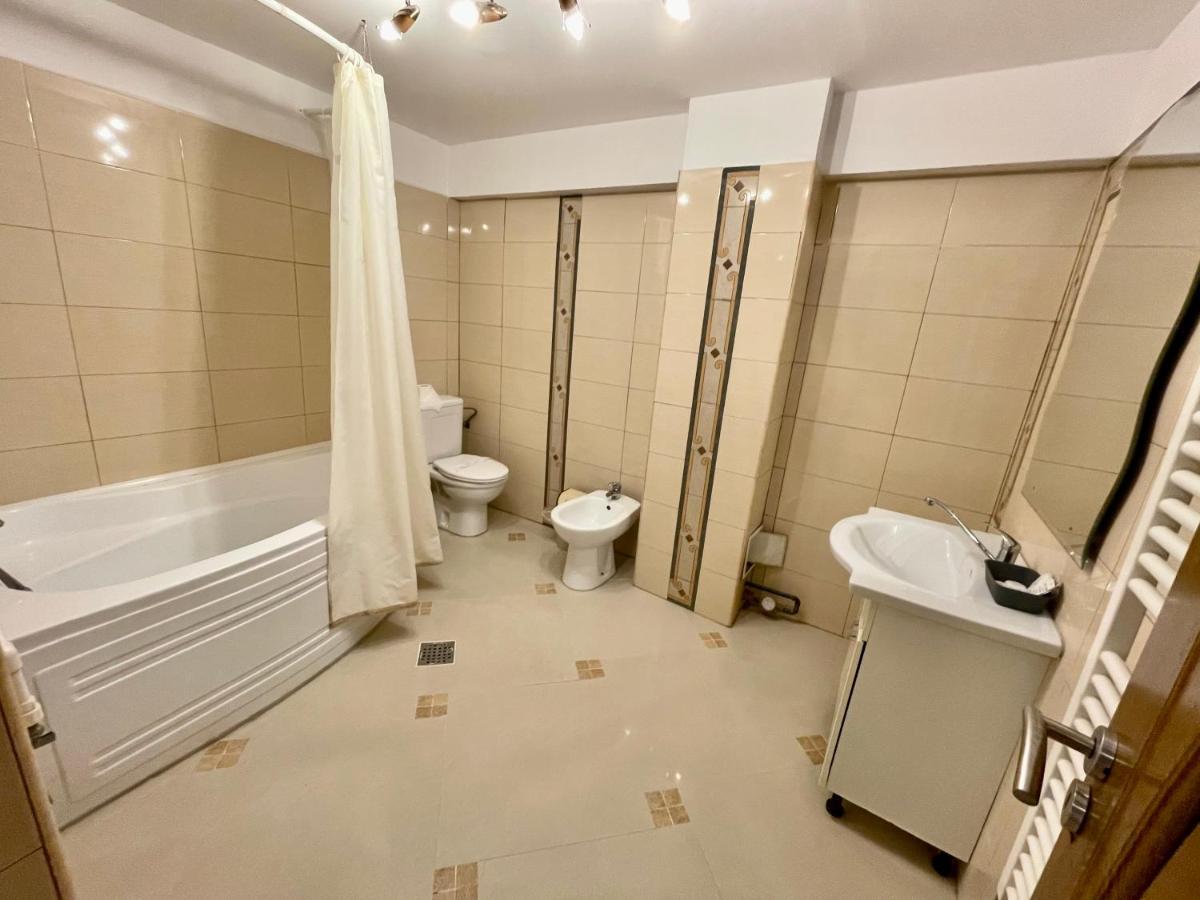 Hotel Mon Caprice บูคาเรสต์ ภายนอก รูปภาพ