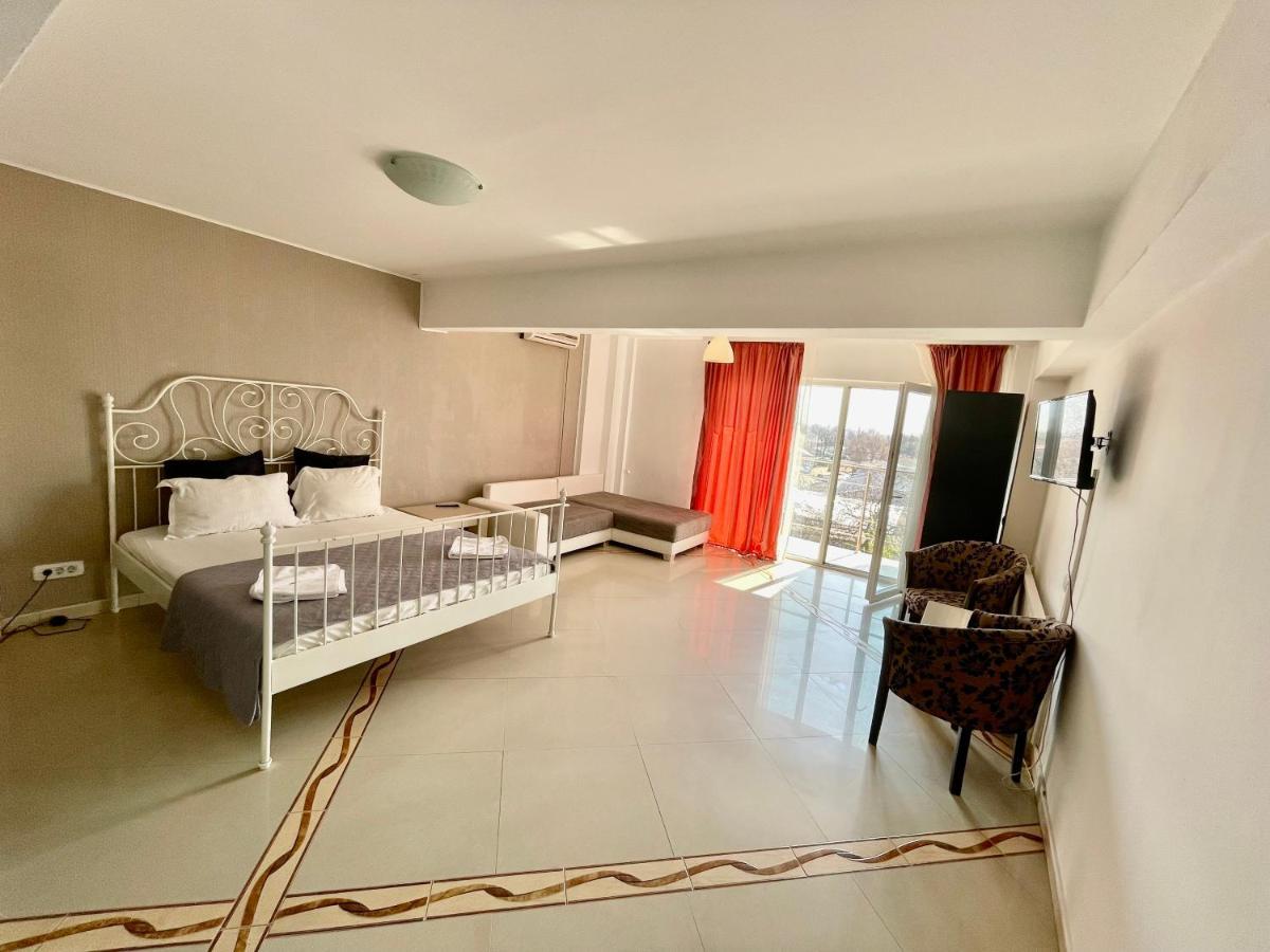 Hotel Mon Caprice บูคาเรสต์ ภายนอก รูปภาพ