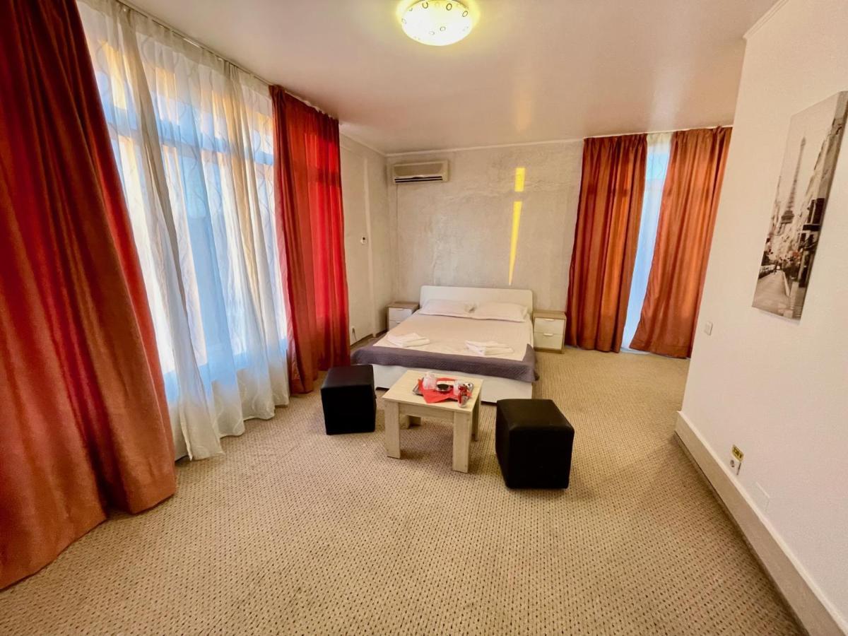 Hotel Mon Caprice บูคาเรสต์ ภายนอก รูปภาพ