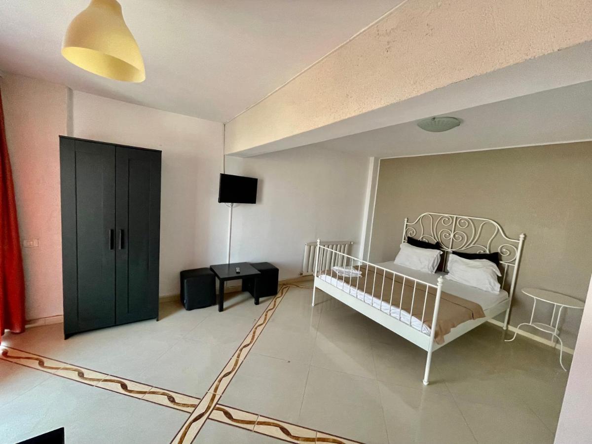 Hotel Mon Caprice บูคาเรสต์ ภายนอก รูปภาพ