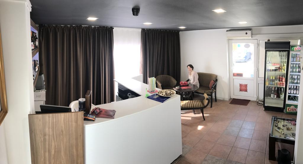 Hotel Mon Caprice บูคาเรสต์ ภายนอก รูปภาพ